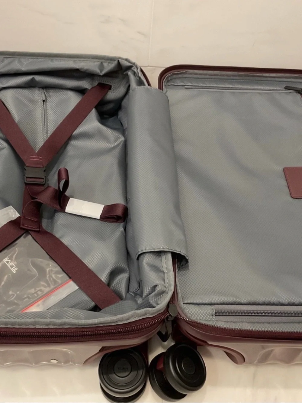 NEW Tumi 19 Degree INTERNATIONAL 4 Wheel Packing Suit Case - WINE❗️